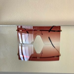 Women’s frameless sunglasses 😎